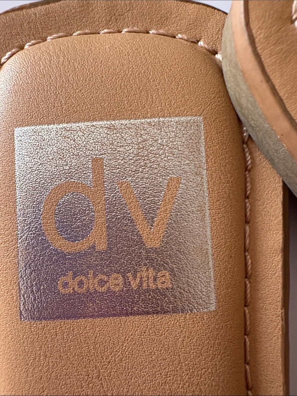 Dolce Vita Women's Tan Cutout Thong Sandals - Casual Slip-On Comfort size 6